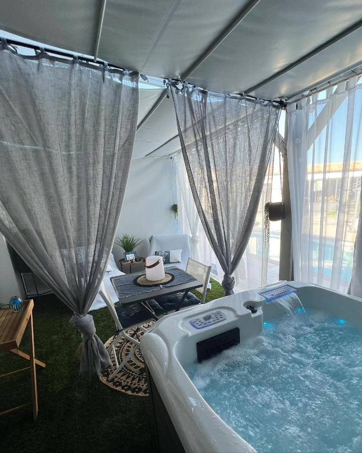 Suites By Aix Keys Avec Jacuzzi Privatif 5 Min Des Plages Fouras Saint-Laurent-de-la-Pree Exterior foto